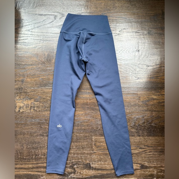 Alo Navy 7/8 airlift leggings - Picture 3 of 3